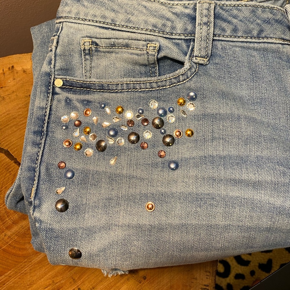 Ana high waisted jeans with beaded appliqué